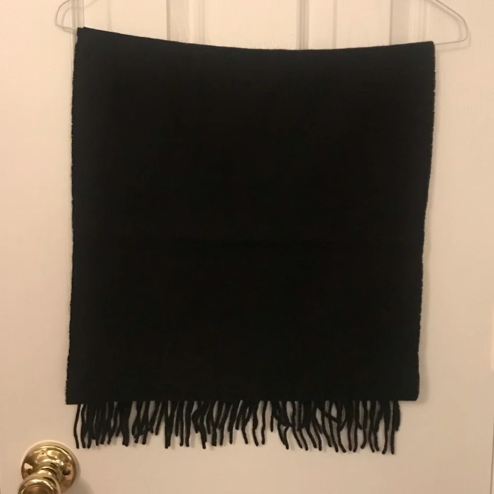 Moschino pashmina scarf 🧣 100% 🐑 pure lamb’s wool